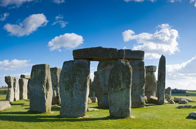 Stonehenge and The Stone Circles of Avebury Day Trip from London - Leaving Earl’s Court at 8:30 am