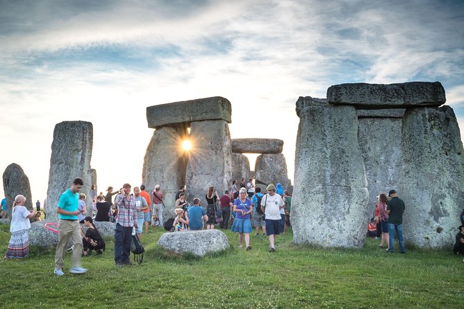 Stonehenge Half-Day Tour from London with Admission - Leaving London from Buckingham Palace Road