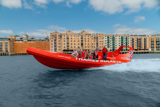Thames High-Speed Zone Speedboat in London - The 630-horsepower run toward the Thames Barrier