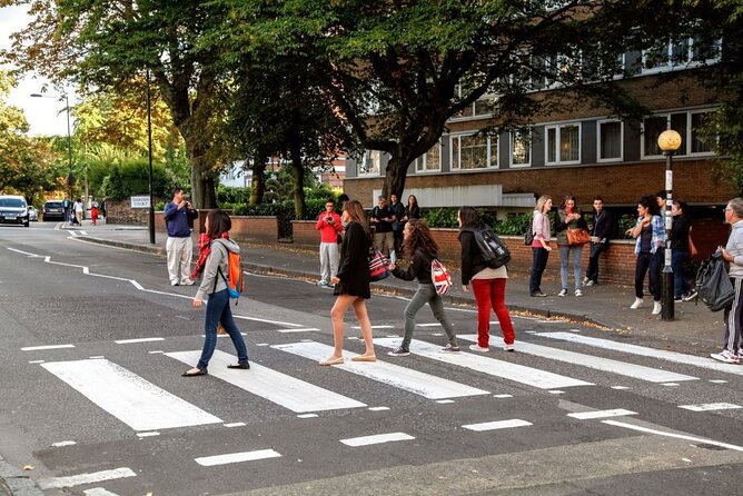 The Beatles London Walk - Abbey Road Studios and the zebra crossing