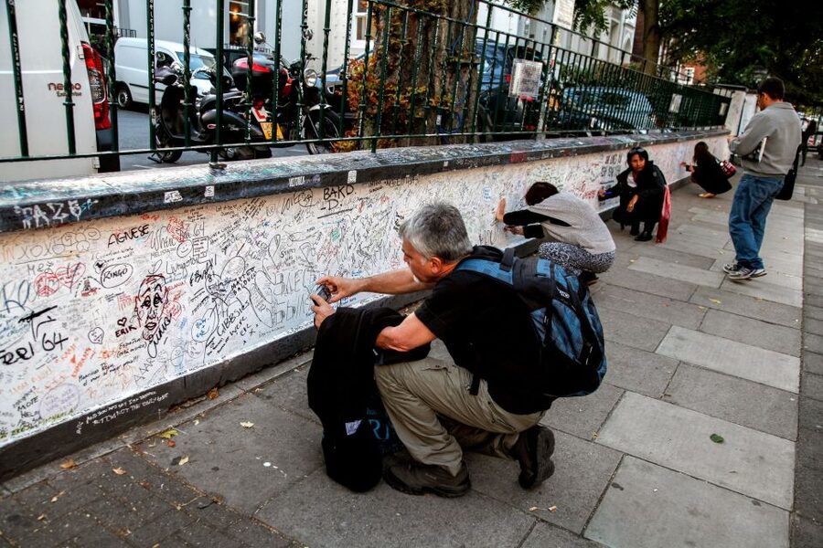 The Beatles London Walking Tour - Abbey Road Studios and the famous crossing