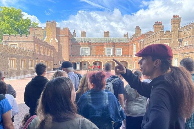 The Changing of the Guard Tour and Buckingham Palace - Green Park to Buckingham Palace