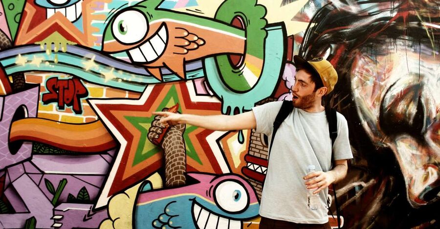 The Original London Street Art Tour (French) - Starting beside the white goat in Spitalfields