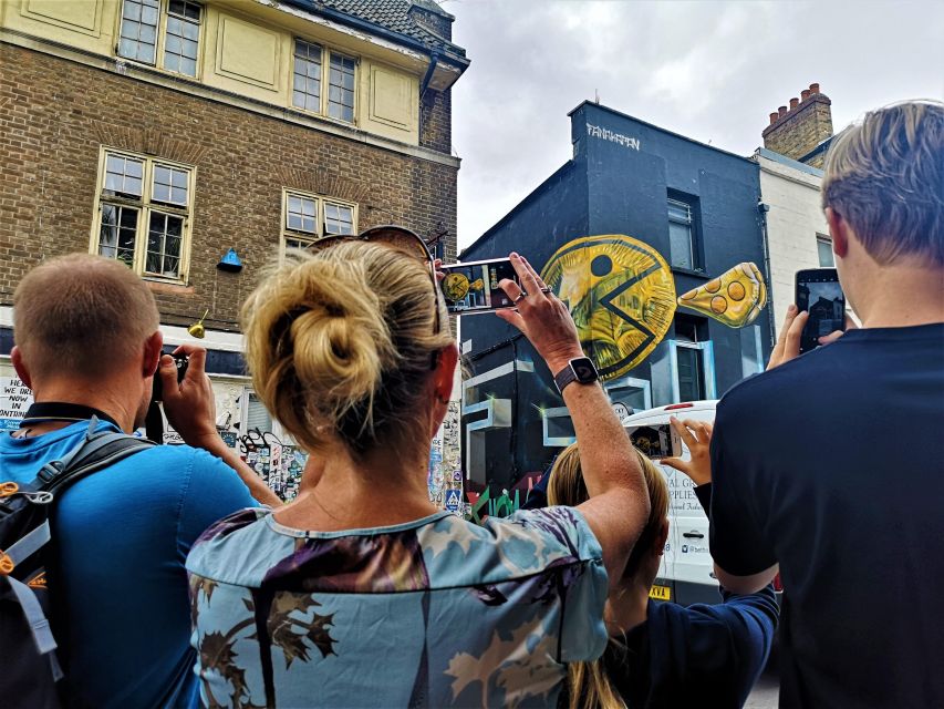 The Original London Street Art Tour (French) - Reading East London through its walls