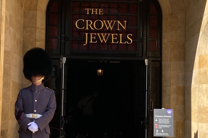 The Tower of London - Small Group Tour with a Local Expert - Small-group size and the guide you get