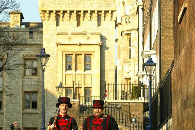 Tower of London and Crown Jewels Exhibition Ticket - The Crown Jewels display and the Koh-i-Noor