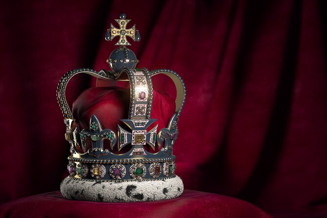Tower of London: Crown Jewels & Beefeater Opening Ceremony - The Thames cruise and the walk toward Buckingham Palace