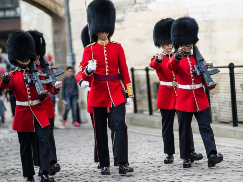 Tower of London: Early Access with Crown Jewels & Beefeaters - Meeting a Beefeater before the gates open