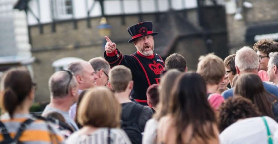 Tower of London: Early Access with Crown Jewels & Beefeaters - Going straight to the Jewel House
