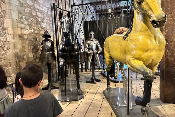 Tower of London for kids & families Private Guided Tour with pre-booked Tickets - Mint Street, Royal Beasts, and the Ravens