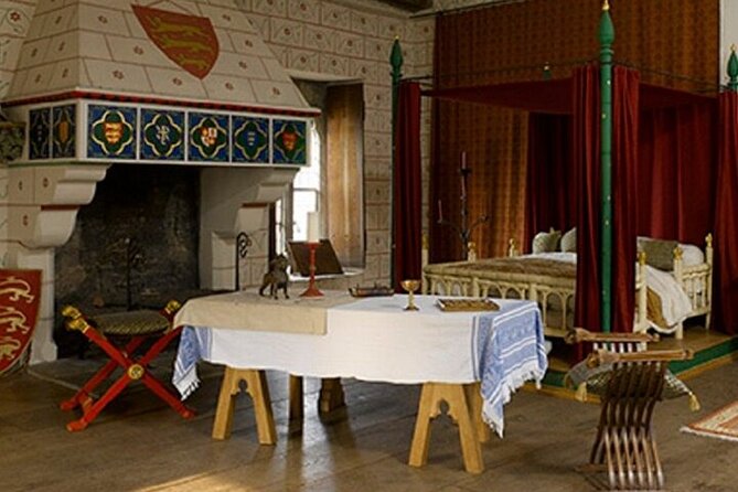 Tower of London Guided Tour with Beefeater Meet & Crown Jewels - Key points at a glance