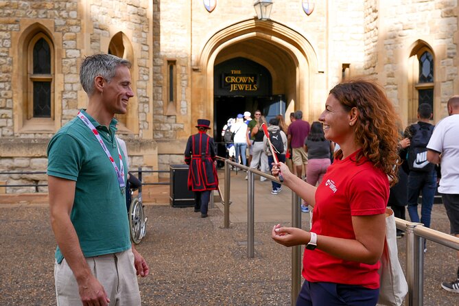Tower of London: Guided Tour with Thames River Cruise - Making sense of the Thames River Cruise