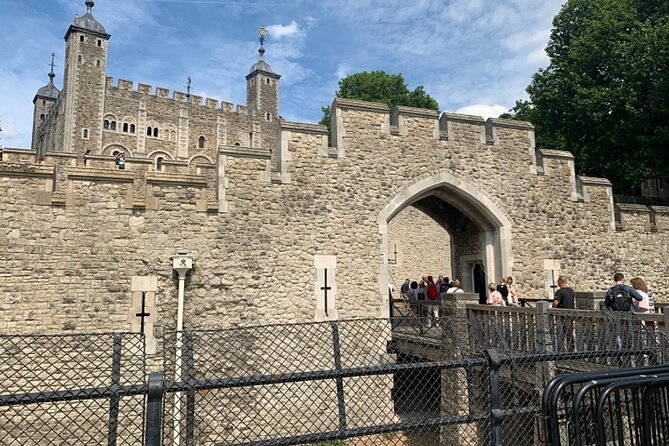 Tower of London: Opening Ceremony & Early Crown Jewels Access - Reaching the Crown Jewels ahead of the crowds