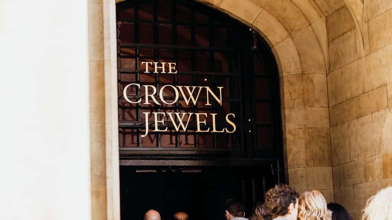 Tower of London Tour with Crown Jewels, plus River Cruise - The Jewel House and 23,000 gemstones