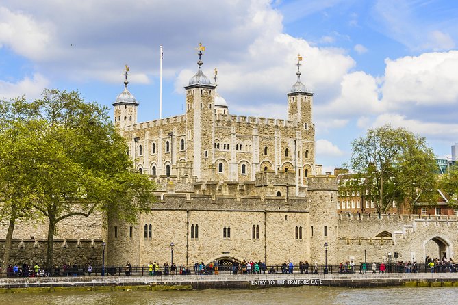 Tower of London with London Hop-On Hop-Off Tour and River Cruise - St. Paul’s, the Monument, and London Bridge