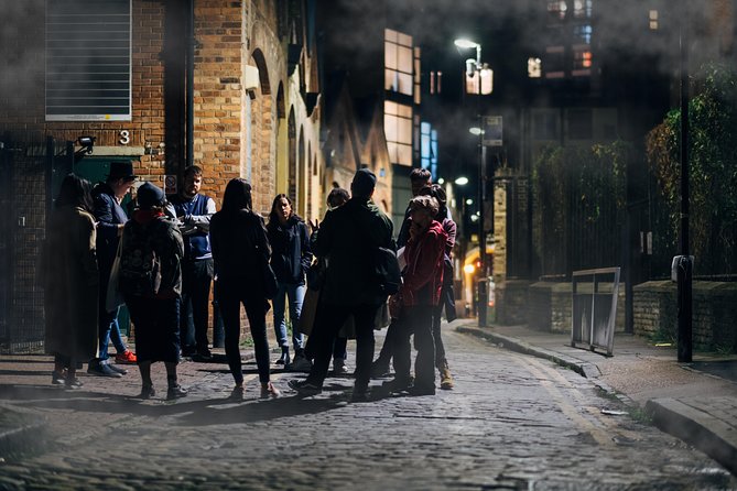 Ultimate Jack the Ripper : Guided Tour of London - A guessing game that keeps the group involved