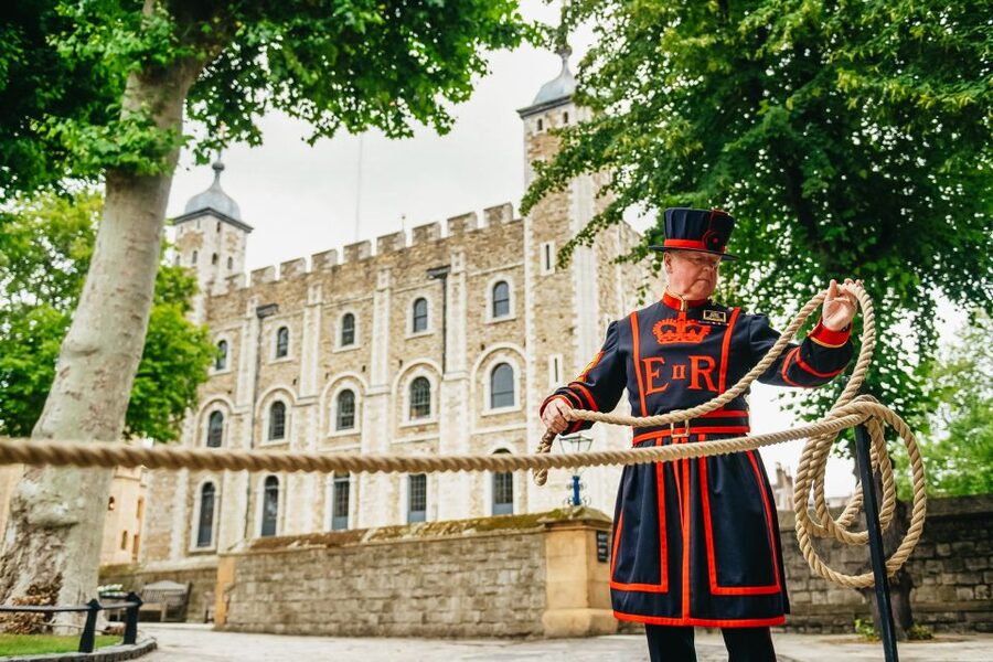 Ultimate Tower of London, Beefeater Welcome & Crown Jewels - What you can explore after the guided route