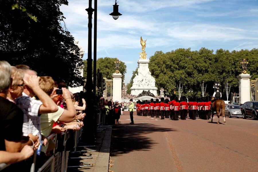 Vintage Double Decker Bus Tour & Thames River Cruise - The Tower of London and Traitors’ Gate