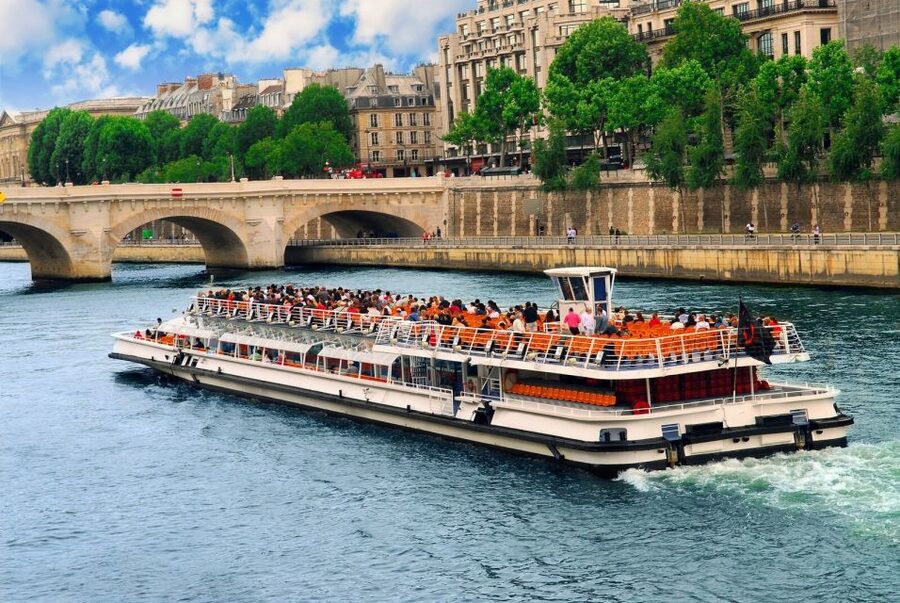 Welcome to Paris Day Trip from London via Train - How the guides affect the experience