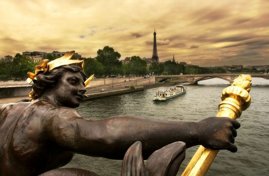 Welcome to Paris Day Trip from London via Train - The 2-hour-15-minute train ride to Paris