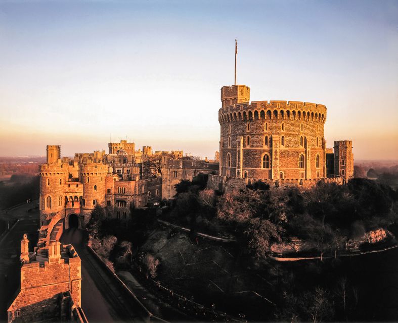 Windsor Castle Admission Ticket - Climbing the hill and entering the castle