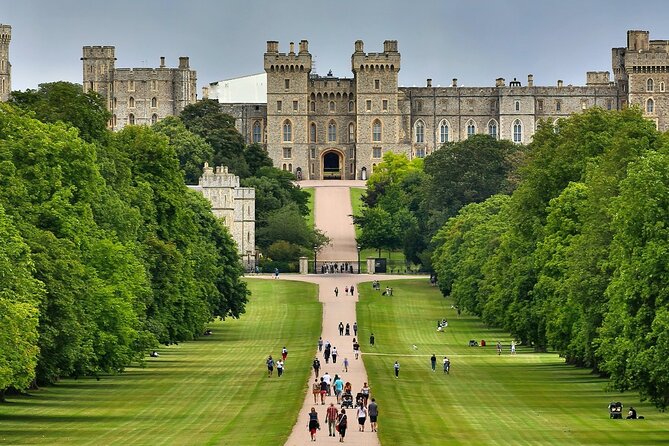 Windsor Castle Half Day Trip from London by Luxury Coach - Meeting at Earl’s Court and getting on the coach