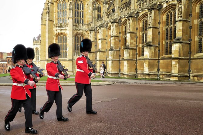 Windsor Castle Half Day Trip from London by Luxury Coach - The journey to Windsor, with commentary on the road