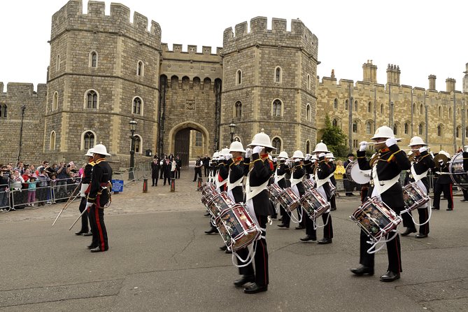 Windsor Castle, Stonehenge and Oxford Day Guided Tour from London - Oxford arrives late in the day