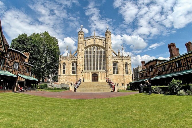Windsor Castle, Stonehenge & Oxford Private Car Tour from London - Who should book this experience