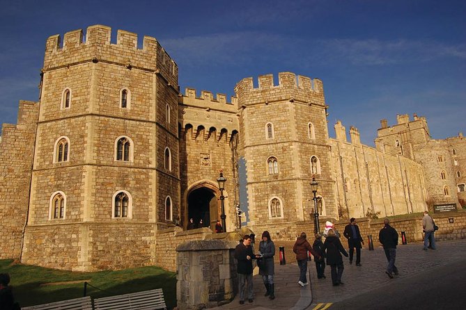 Windsor Castle, Stonehenge & Salisbury Cathedral Guided Tour - Stonehenge and one hour with the stones