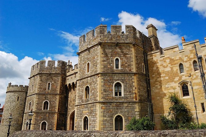 Windsor Castle Tour from London with Optional Lunch or London Eye - The pub lunch option at The Jugged Hare