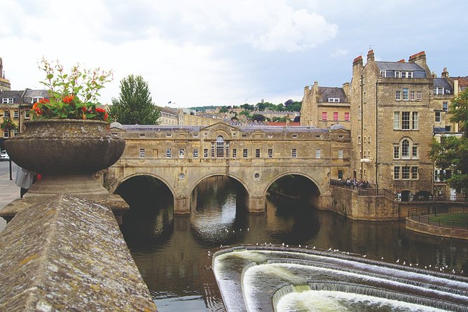 Windsor, Stonehenge and Bath Day Trip from London Spanish - Bath: elegant streets and the remains of a Roman spa