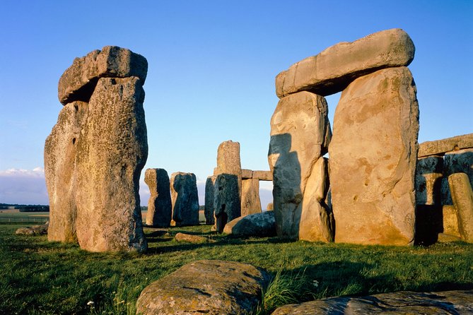 Windsor, Stonehenge and Bath Day Trip from London Spanish - The coach ride is part of the bargain